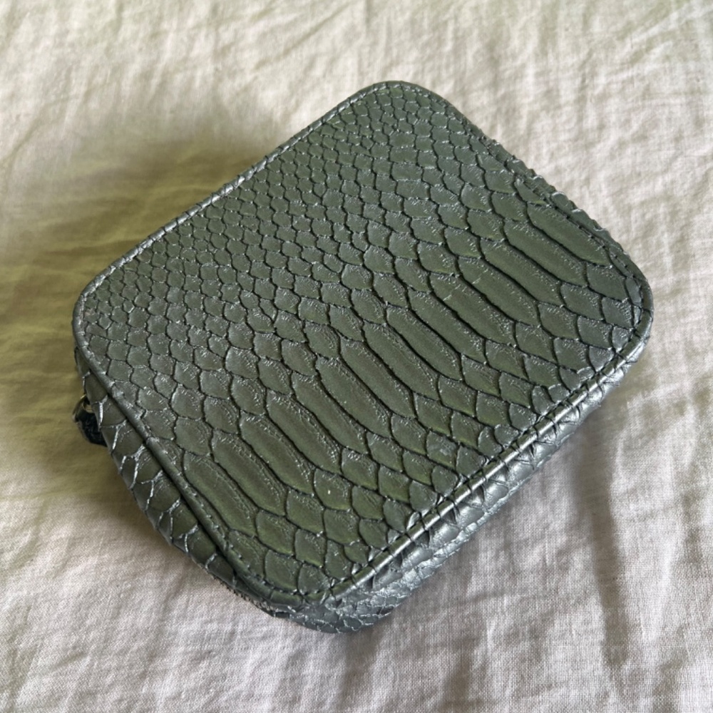 Trish McEvoy "The Power of Makeup" Organizer Snakeskin - Picture 2 of 7